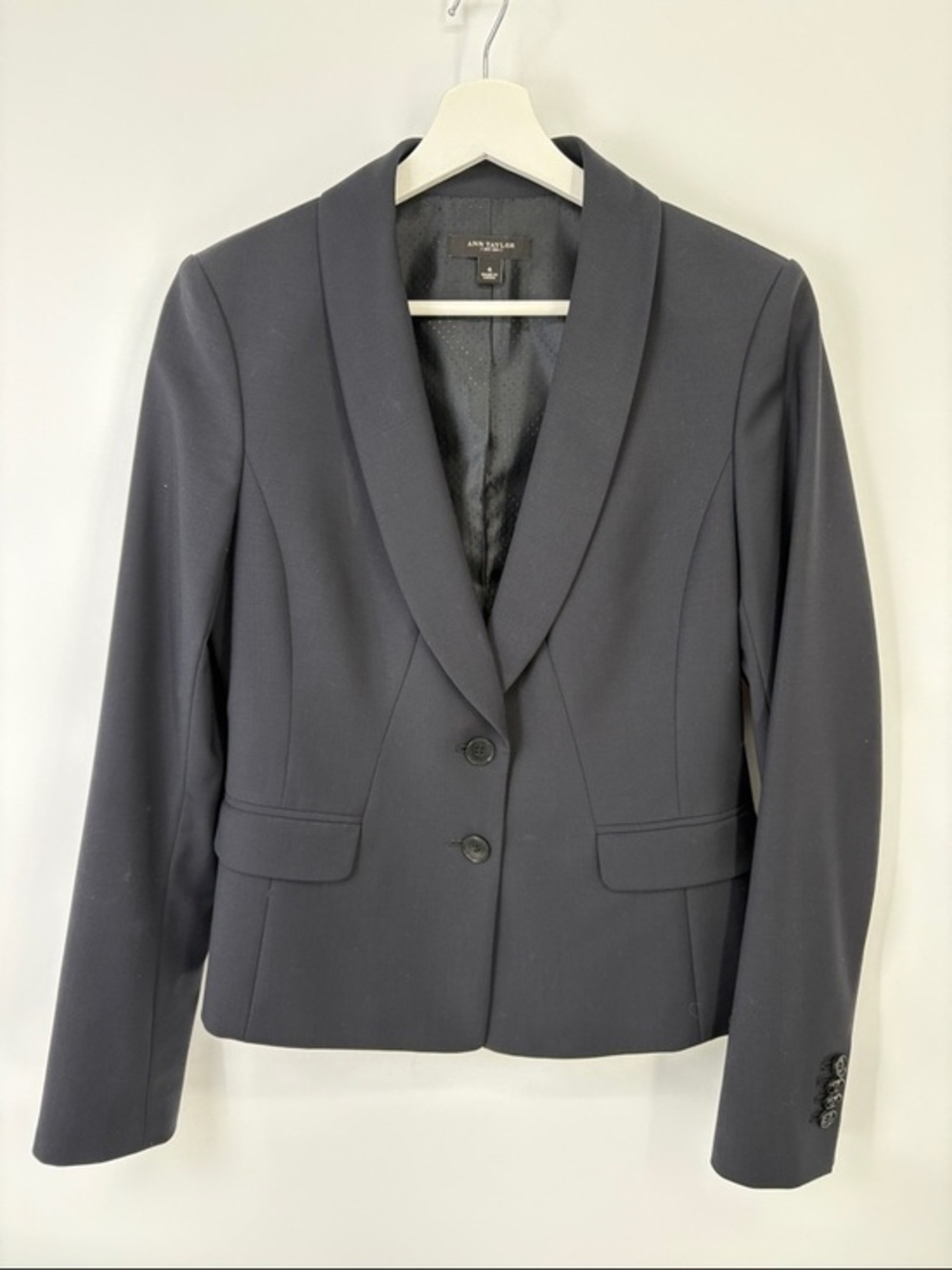 🦘 Ann Taylor wool Shawl Collar Two-Button black Blazer